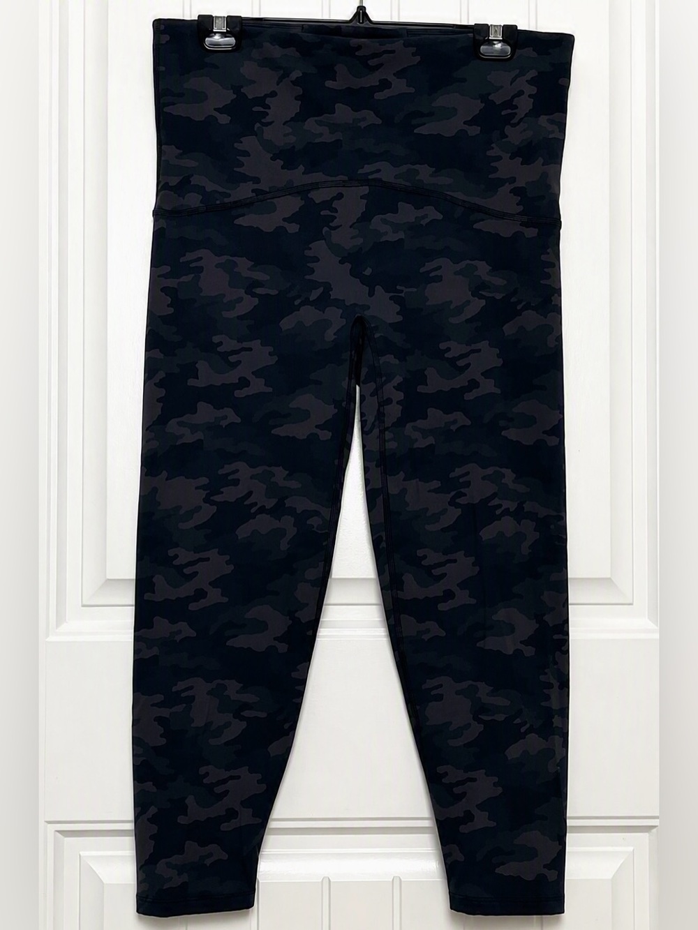 SPANX Booty Boost® 7/8 Leggings Black Camo 1X
